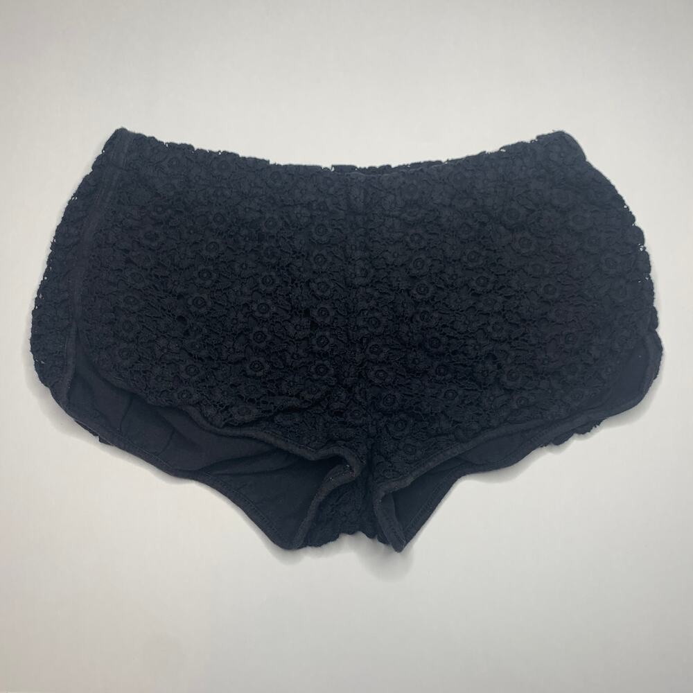 Forever 21 shorts black lace size medium elastic waist mid rise 1.5" inseam